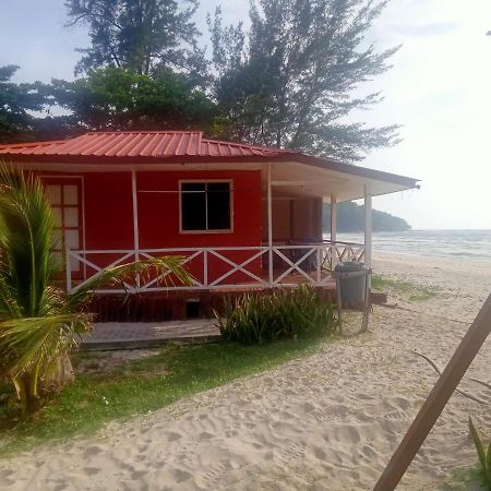 Tumombuvoi Homestay Tiga Papan Экстерьер фото
