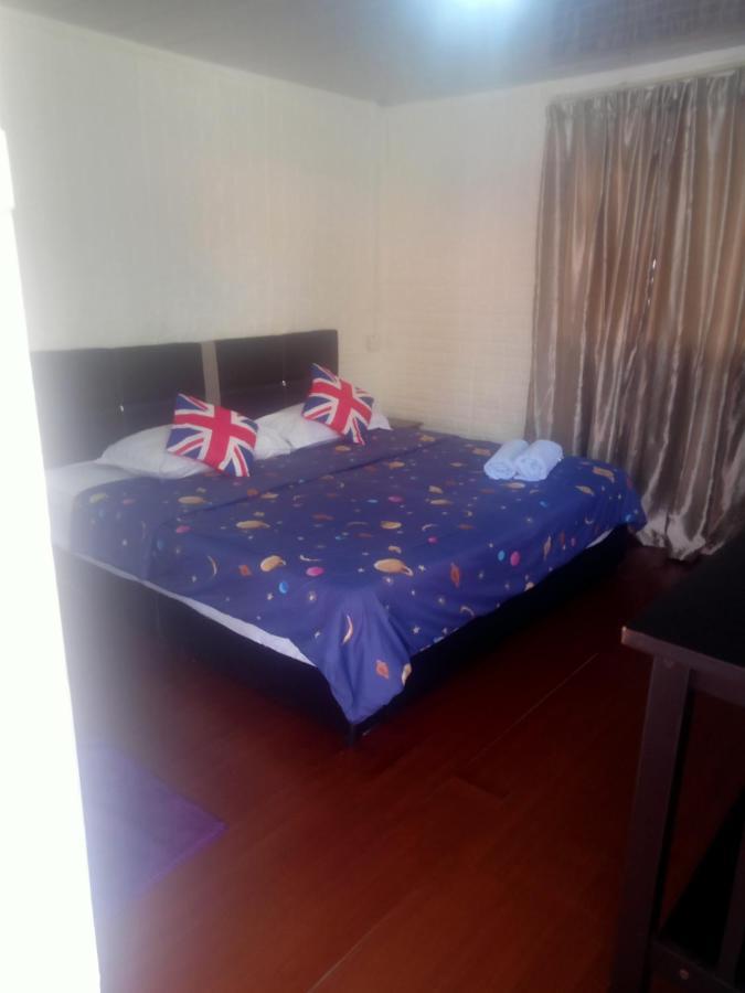 Tumombuvoi Homestay Tiga Papan Экстерьер фото