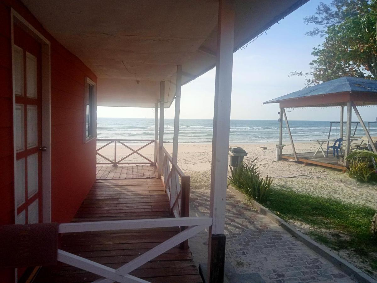 Tumombuvoi Homestay Tiga Papan Экстерьер фото